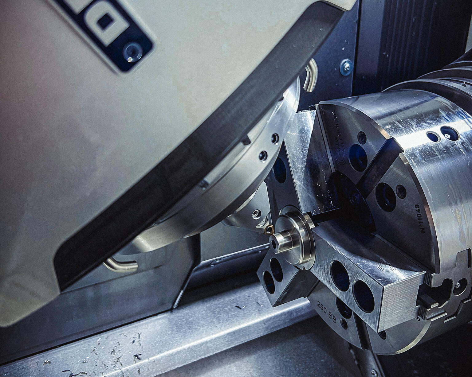 CNC-Drehfräszentrum CLX 450 TC in der Fertigung